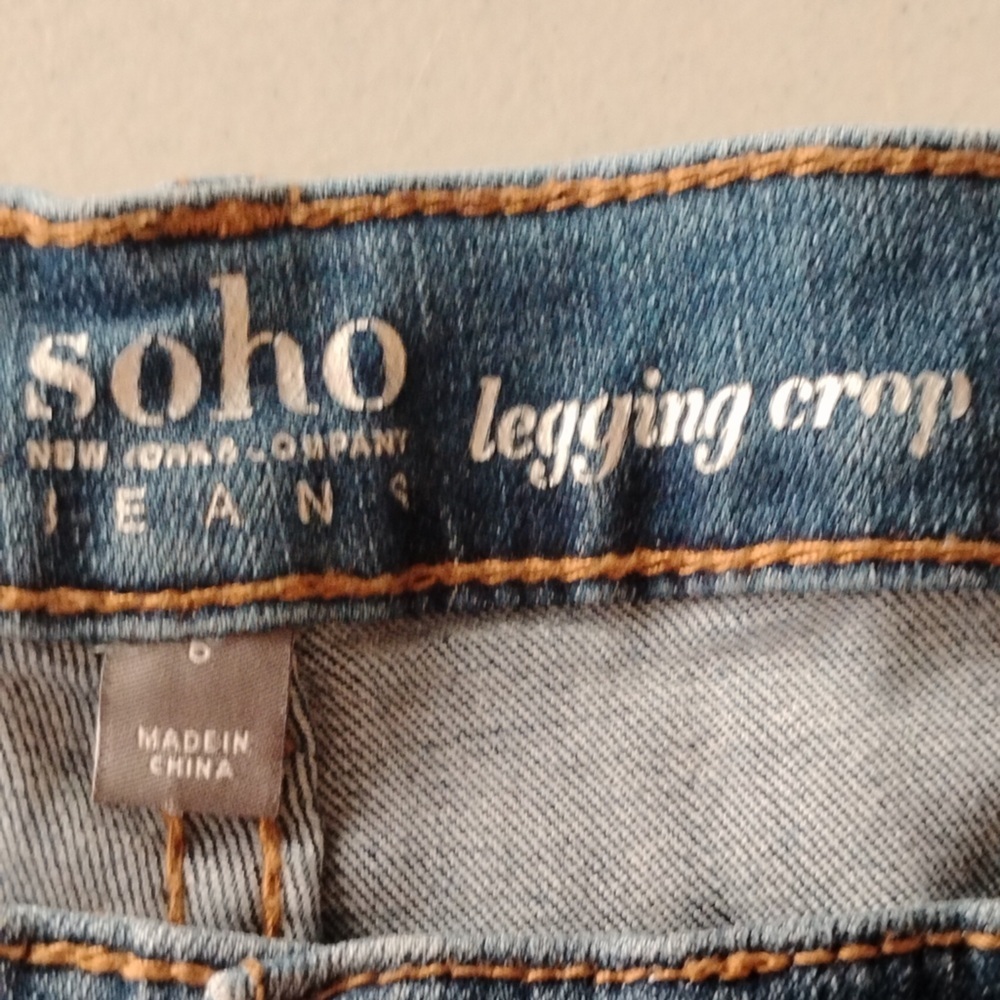 SOHO Embroidered Cropped Jeans – Size 6 – Floral Detail - Picture 2 of 9